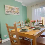 Spacious 4 Bed 6 Sleeps Nr Local Amenities
