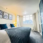 Spacious 4 Bed 6 Sleeps Nr Local Amenities
