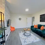 Spacious 4 Bed 6 Sleeps Nr Local Amenities