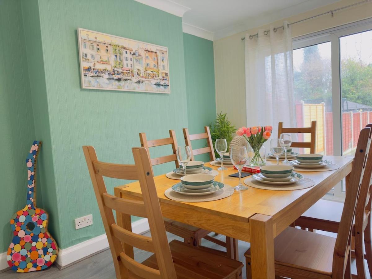 Spacious 4 Bed 6 Sleeps Nr Local Amenities *