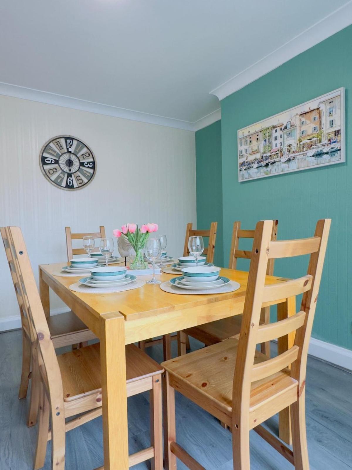 Holiday home Spacious 4 Bed 6 Sleeps Nr Local Amenities