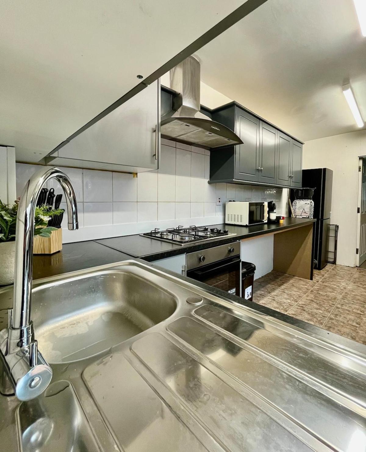 Spacious 4 Bed 6 Sleeps Nr Local Amenities Holiday home