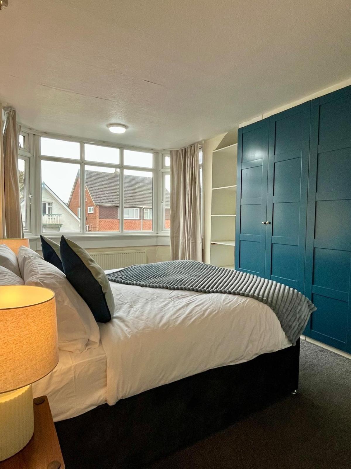 Holiday home Spacious 4 Bed 6 Sleeps Nr Local Amenities Coventry
