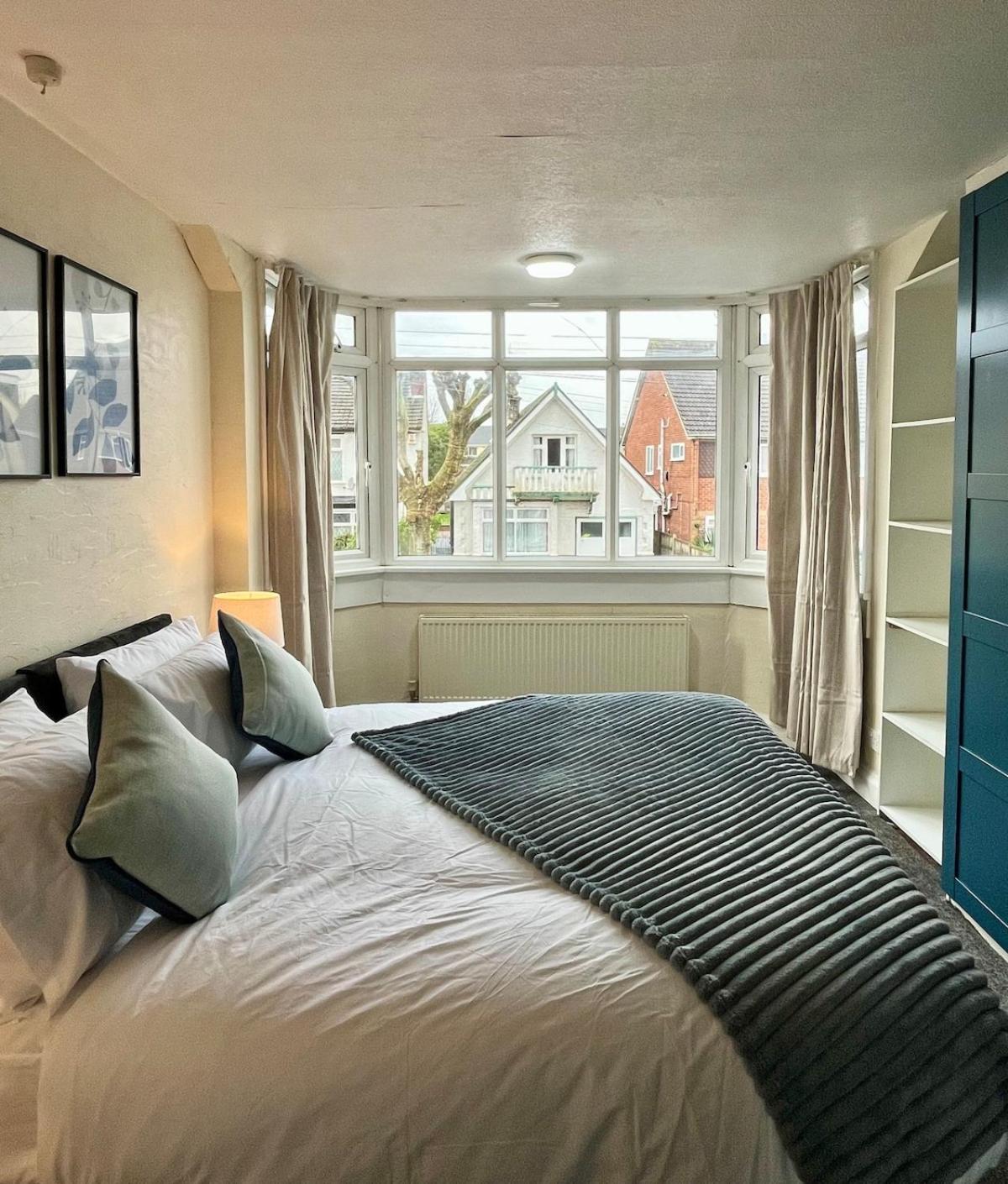 Spacious 4 Bed 6 Sleeps Nr Local Amenities *